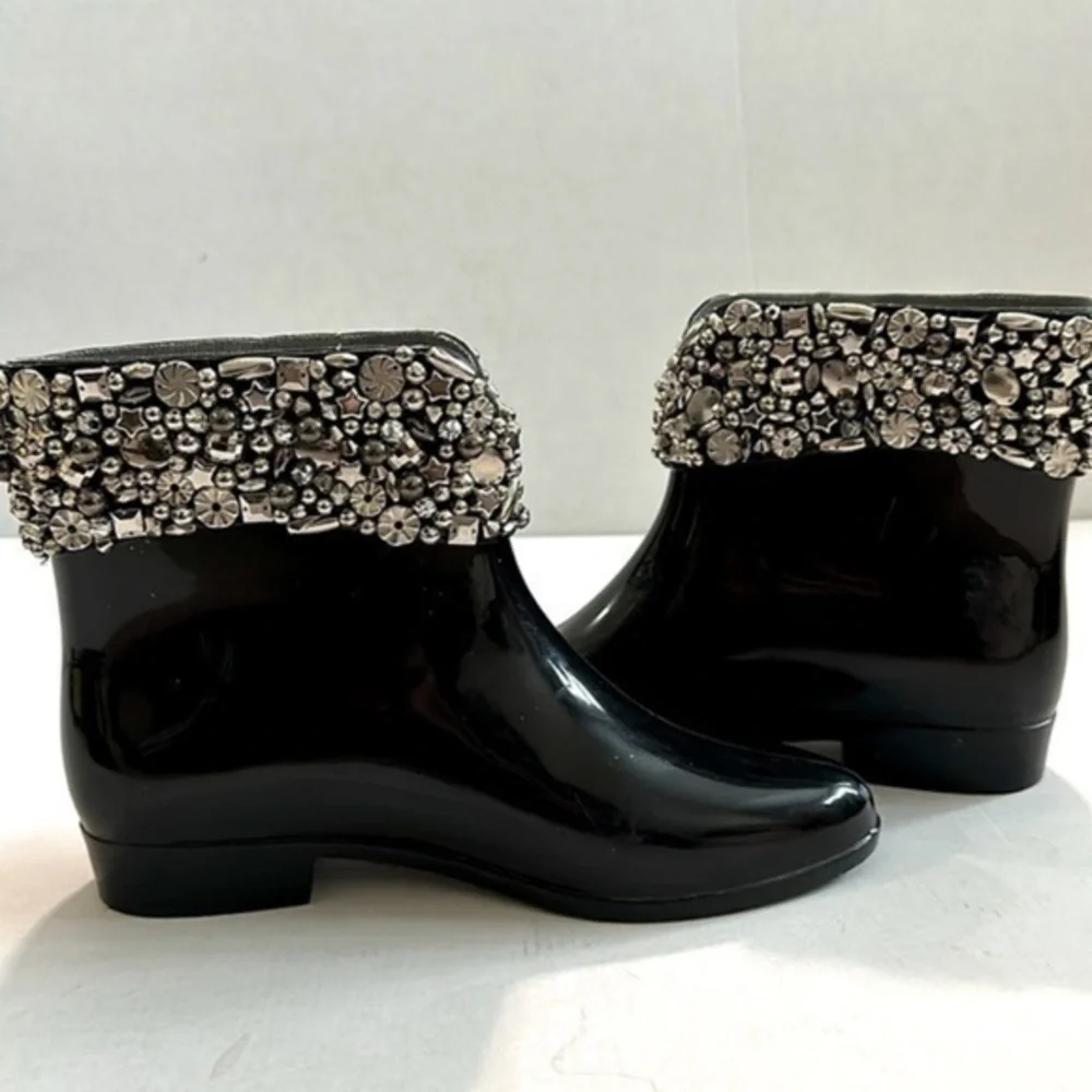 Women's Detailed Silver Strap with cool design ankle Rain Boots black/Silver 7